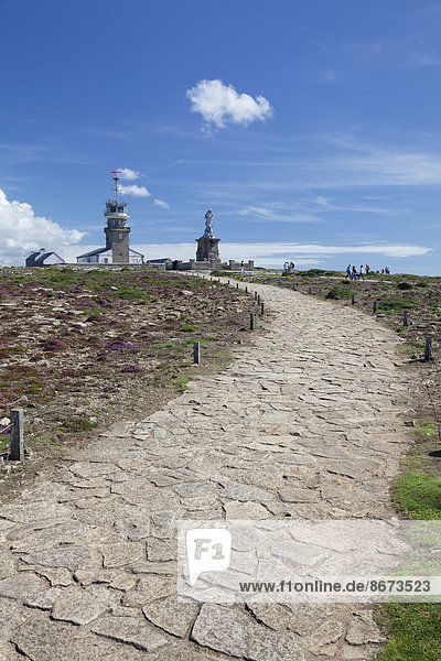 Lighthouse and Marian monument Notre-Dame des Naufrages  Pointe du Raz  Cap Sizun peninsula  Département Finistère  Brittany  France