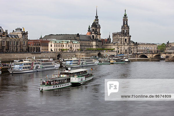 View across the Elbe river with the historic district behind  Dresden  Saxony  Germany