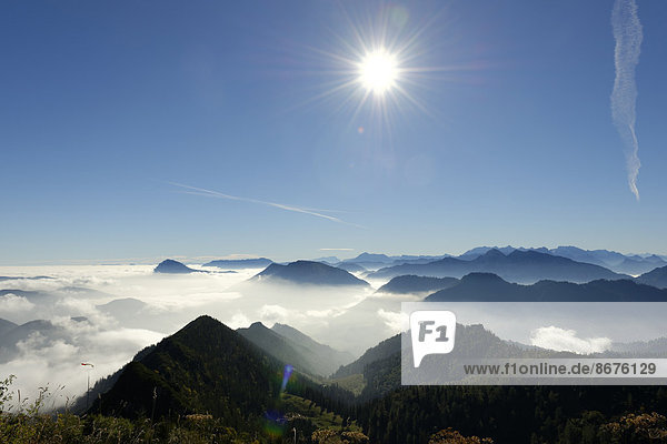 Deutschland Oberbayern Bayern Chiemgauer Alpen Bergen Hochstaufen Untersberg Rauschberg Dachstein Hoher Goell Sonntagshorn vor Watzmann und Hocheisspitze ab Hochfelln