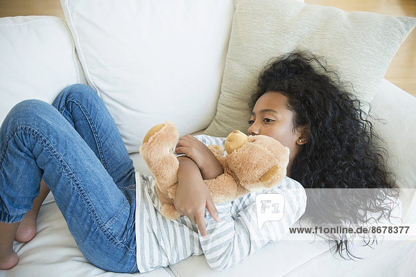 Bär  Couch  umarmen  mischen  Teddy  Teddybär  Mädchen  Mixed
