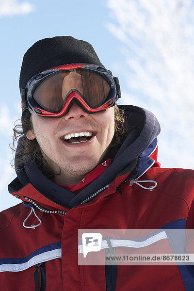 Europäer  Mann  Skibrille  Schutzbrille  Ski  Kleidung