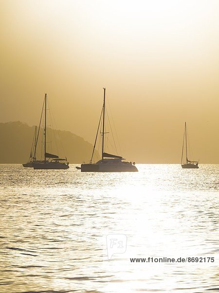 Karibik  Antillen  Kleine Antillen  Saint Lucia  Segelyachten bei Sonnenuntergang
