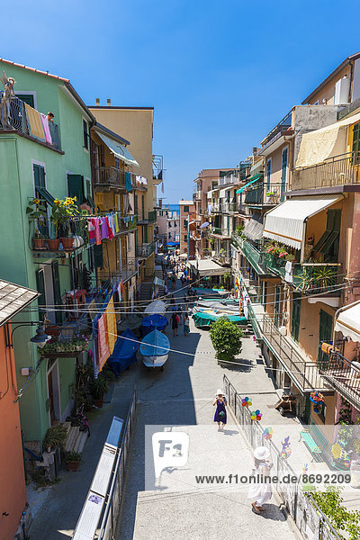 Italy  Liguria  La Spezia  Cinque Terre  Manarola  view to alley with residential houses