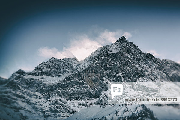 Österreich  Tirol  Karwendel  Blick auf schneebedeckte Spritzkarspitze