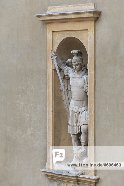 Steinfigur Engel mit Schwert  Kathedrale Saint-Michel  Menton  Provence-Alpes-Côte d?Azur  Frankreich