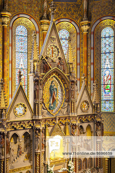 Altar der Matthiaskirche  Budapest  Ungarn