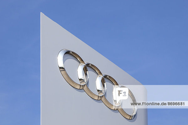 Logo der Audi AG am Produktionsstandort Györ  Ungarn