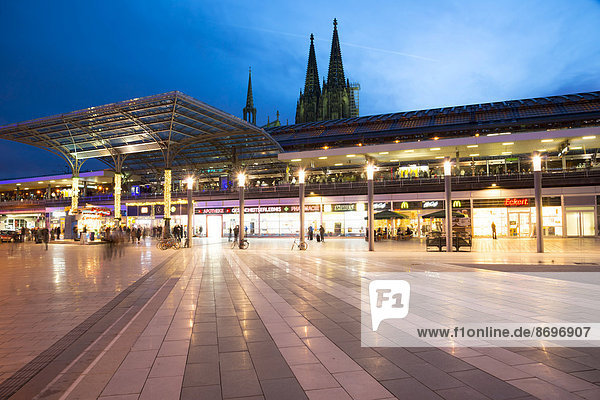 Breslauer Platz square  entrance to Cologne Central Station  Cologne  North Rhine-Westphalia  Germany