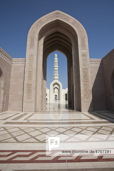 Torbogen  Minarett  Große Sultan-Qabus-Moschee  Maskat  Oman