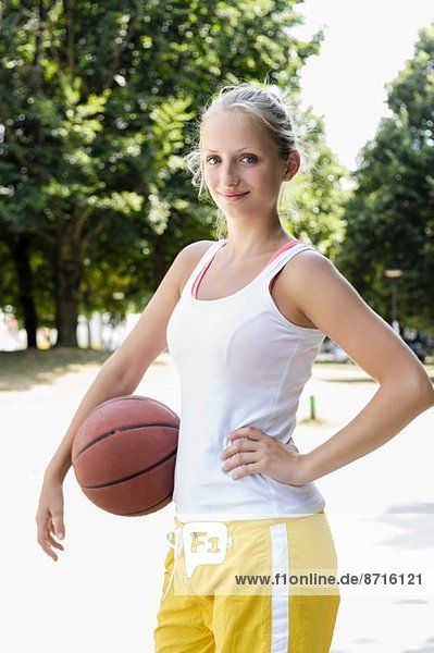 Porträt einer jungen Basketballerin