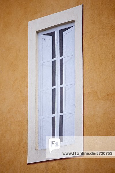 Fenster  Hügel  Stadt  streichen  streicht  streichend  anstreichen  anstreichend  Platz  Konsequenz  Garibaldi  Italien  Montalcino  alt  Toskana
