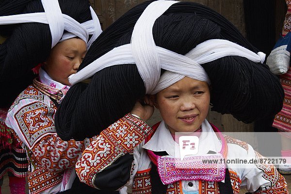 Blume  Fest  festlich  Tradition  tanzen  lang  langes  langer  lange  Mädchen  Festival  Kostüm - Faschingskostüm  China  Asien