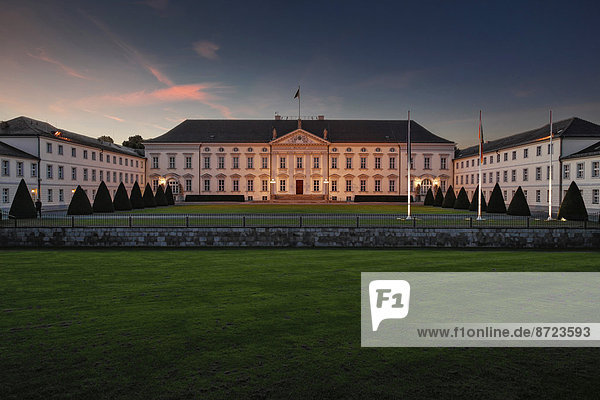 Das Schloss Bellevue  Amtssitz des deutschen Bundespräsidenten  Tiergarten  Berlin  Deutschland