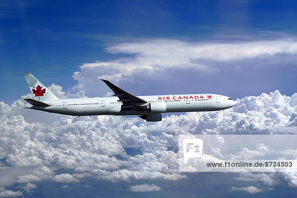 Air Canada Boeing 777-333 ER im Flug