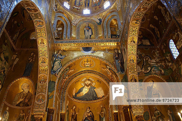Byzantinisches Mosaik mit Christus Pantokrator über dem Altar in der Cappella Palatina  Palazzo Reale  Palermo  Sizilien  Italien