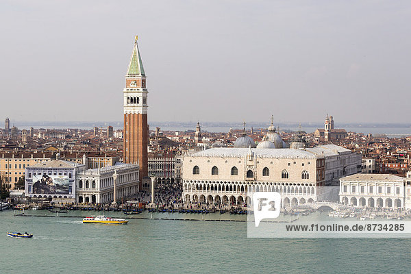 Stadtansicht  Markusplatz  Dogenpalast und Campanile  Venedig  Venetien  Italien