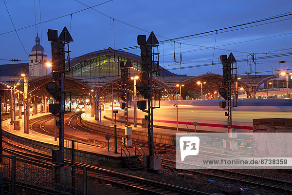 Hauptbahnhof  Köln  Nordrhein-Westfalen  Deutschland