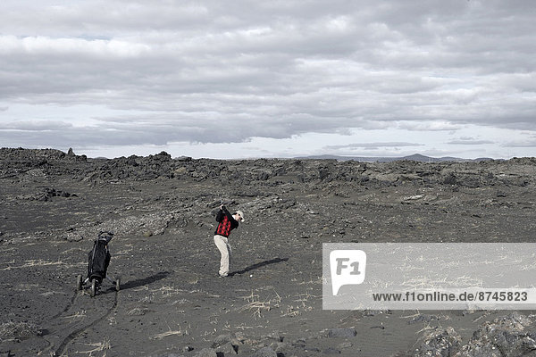 Mann Spiel Lava Feld Golfsport Golf Island