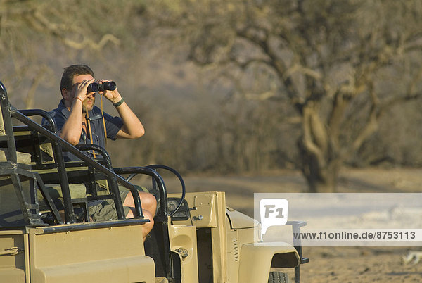Tourist auf Safari Wildlife beobachten