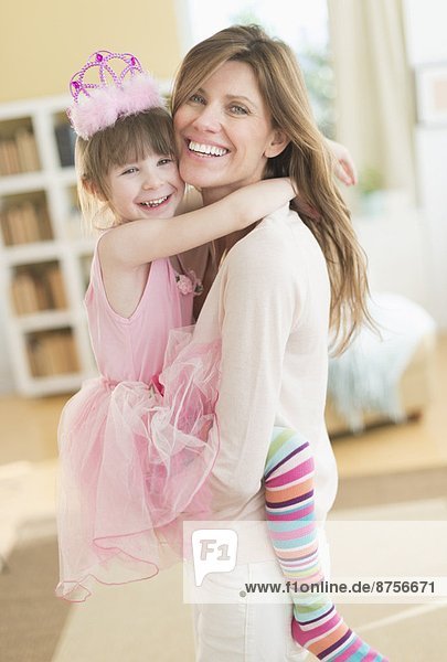 Portrait  Kleidung  Tochter  5-6 Jahre  5 bis 6 Jahre  Mutter - Mensch  Ballettröckchen