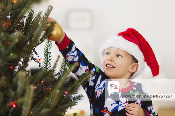 Junge - Person Hut Weihnachtsbaum Tannenbaum schmücken 5-9 Jahre 5 bis 9 Jahre