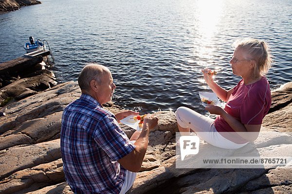 Senior  Senioren  Lebensmittel  Steilküste  Bohuslän  Schweden