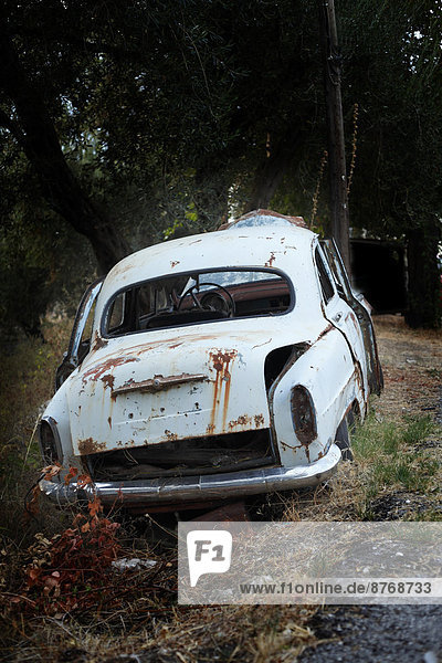 Griechenland  Korfu  Altes rostiges Auto