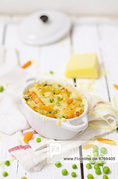 Gratin from macaroni,  carrots and peas