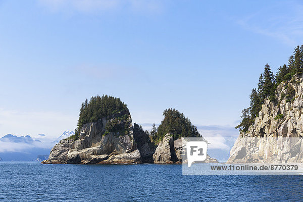 USA,  Alaska,  Seward,  Resurrection Bay,  Blick auf Felseninsel