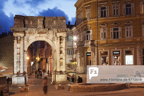 Triumphbogen der Sergier  Altstadt  Pula  Istrien  Kroatien