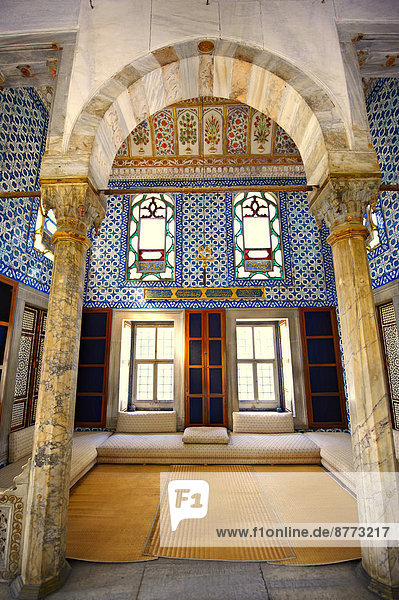 Fenster Wand über Dekoration Bibliotheksgebäude Kachel Jahrhundert Istanbul Türkei Topkapi-Palast
