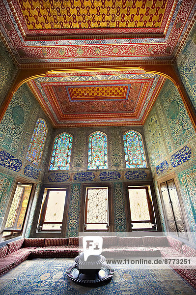 Ottoman tiled rooms of the Crown Prince in the Harem of the Topkapi Palace  Istanbul  Turkey