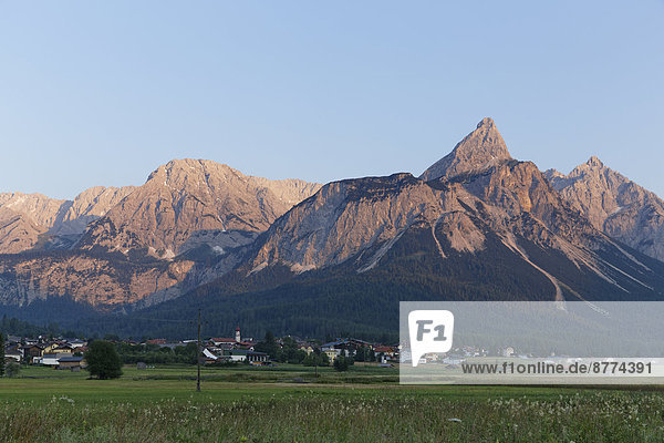 Österreich  Tirol  Ehrwald  Blick auf die Ehrwalder Sonnenspitze