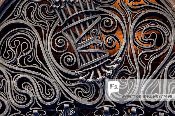 Detail  Details  Ausschnitt  Ausschnitte  Tür  über  Design  Park Güell  Barcelona  Katalonien  Palau  Spanien