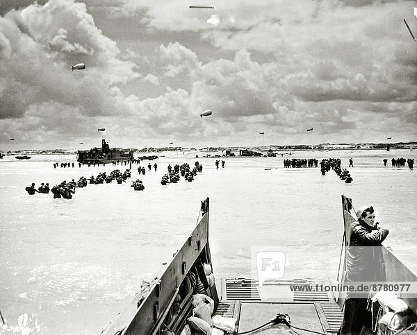 WW II  historical  war  world war  second world war  operation Overlord  Overlord  invasion  soldier  wade  water  landing  landing craft  attack  battle  June  1944  barrage balloon  English Channel  Utah Beach  Normandy  France  Europe  allies  Allied Forces  D-Day