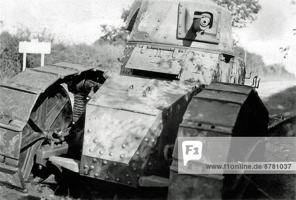 P2WK  occupation  cast  France  Europe  French  Char FT-31  Renault  machine gun  tank  France  Europe