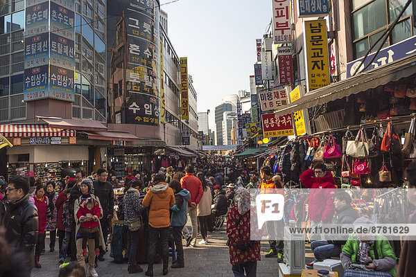 Seoul  Hauptstadt  Mensch  Menschen  Tradition  Straße  Reise  Großstadt  Stilleben  still  stills  Stillleben  bunt  kaufen  Sehenswürdigkeit  Tourismus  Korea  Asien  Markt