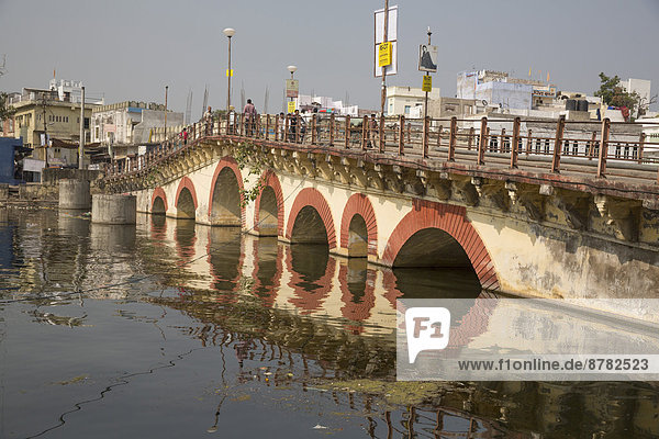 Bridge  Pichola  lake Pichola  Udaipur  Rajasthan  Asia  India  lake  bridge