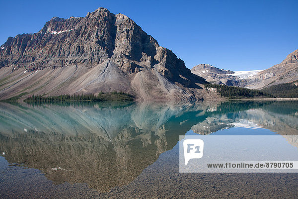 Nationalpark  Landschaftlich schön  landschaftlich reizvoll  Wasser  Berg  Landschaft  Spiegelung  See  Nordamerika  Rocky Mountains  Alberta  Banff  Kanada