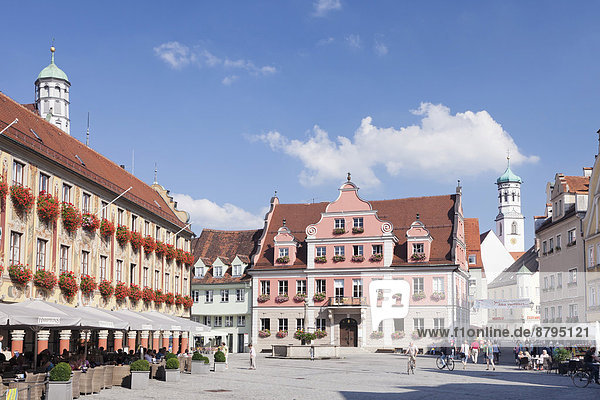 Marktplatz mit Steuerhaus  Kreuzherrnkirche und Großzunft  Memmingen  Unterallgäu  Schwaben  Bayern  Deutschland