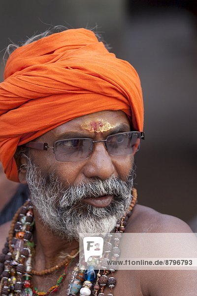 Großstadt  Heiligkeit  Hinduismus  Varanasi  Pilgerer  Indien  Sadhu  Turban