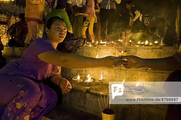 Kerze Festival Myanmar Goldener Felsen