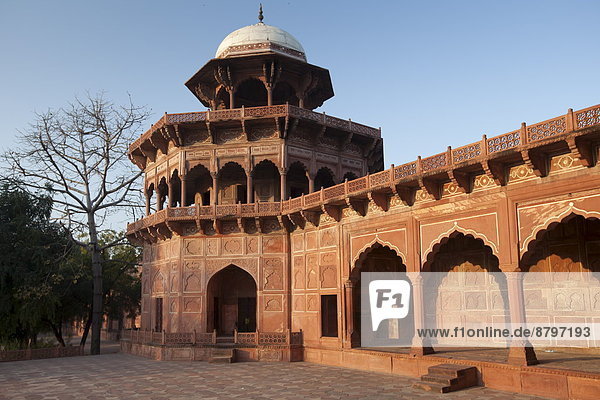 Kuppel  Morgendämmerung  weiß  rot  Marmor  Kuppelgewölbe  Indien  Moschee  Sandstein  Uttar Pradesh