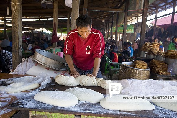Myanmar  Inle lake  daily life at market                                                                                                                                                                
