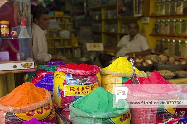 Farbaufnahme  Farbe  Stadt  Gesichtspuder  Farbe  Farben  verkaufen  Festival  Basar  Jodhpur  alt  bemalen  Rajasthan
