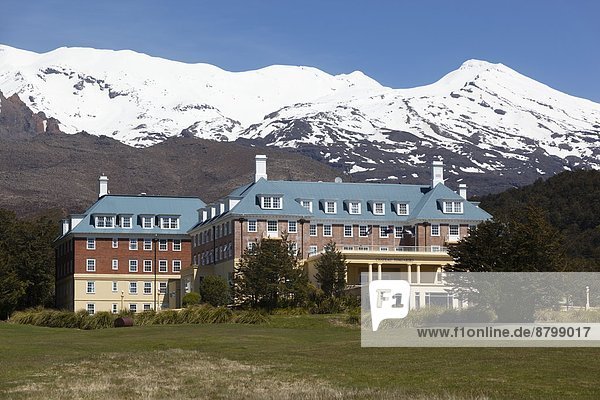 Hotel  Pazifischer Ozean  Pazifik  Stiller Ozean  Großer Ozean  Tongariro  Berg  Palast  Schloß  Schlösser  UNESCO-Welterbe  neuseeländische Nordinsel  Tongariro Nationalpark  Neuseeland