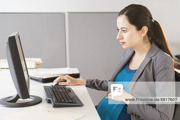 Europäer  Geschäftsfrau  arbeiten  Schwangerschaft  Büro