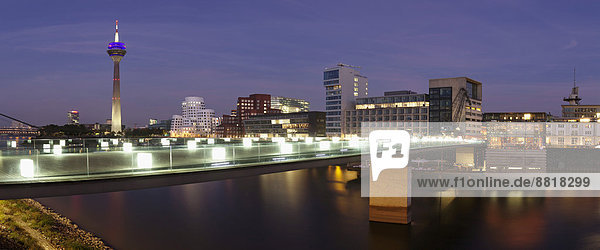 Medienhafen mit Rheinturm und Gehry-Bauten  Düsseldorf  Nordrhein-Westfalen  Deutschland