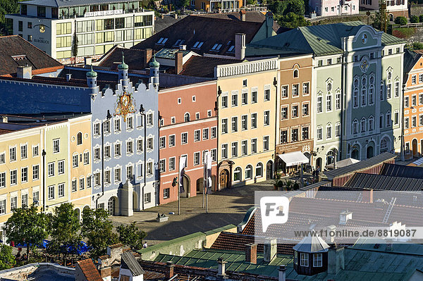 Row of houses with City Hall on Stadtplatz square Burghausen Upper Bavaria Bavaria Germany