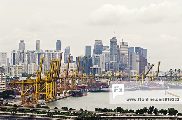 Hafen und Skyline  Singapur Stadt  Singapur  Asien